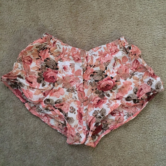 Brandy Melville Pants - Brandy Melville Floral Printed Shorts